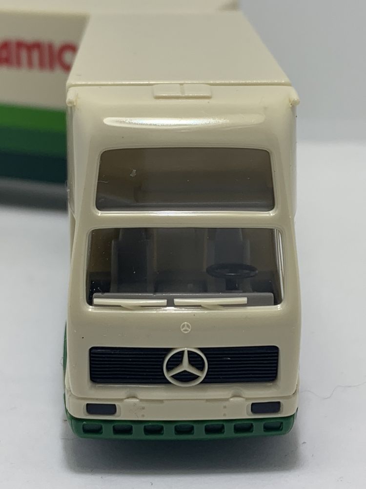 Mercedes “Hungarocamion” da Herpa escala H0 1/87