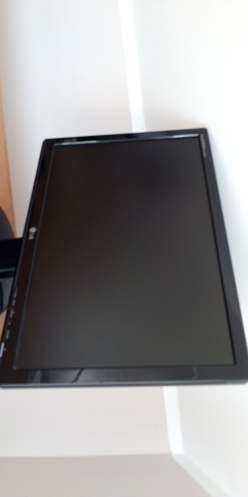 Komputer, 6 rdzeni 3,2GHz, HDD 4 TB 10000 obr/min, RAM 16GB, HDMI, DVD
