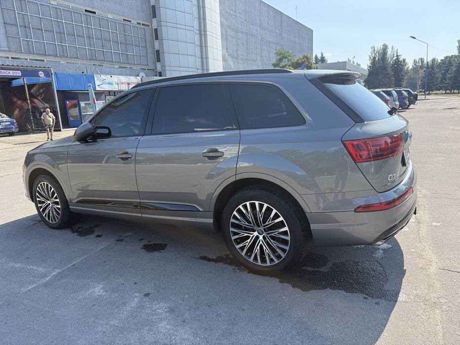 Ауди Q7 3 л бензи в хорошем состояние