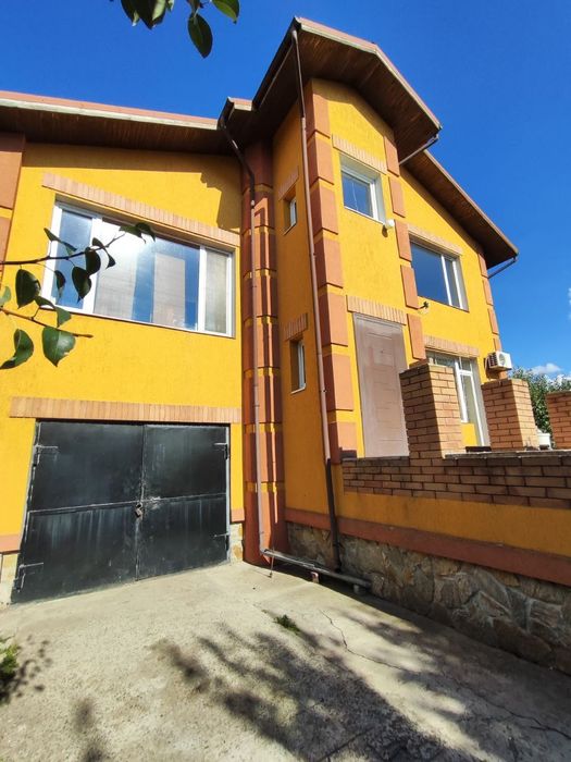 Продам дом недалеко от города, большой участок