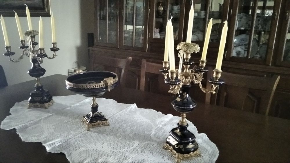 Conjunto de taca e um par de castiçais em limoge pintado á mão