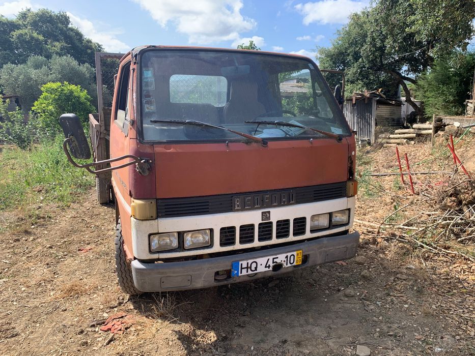 Isuzu com báscula Mafra