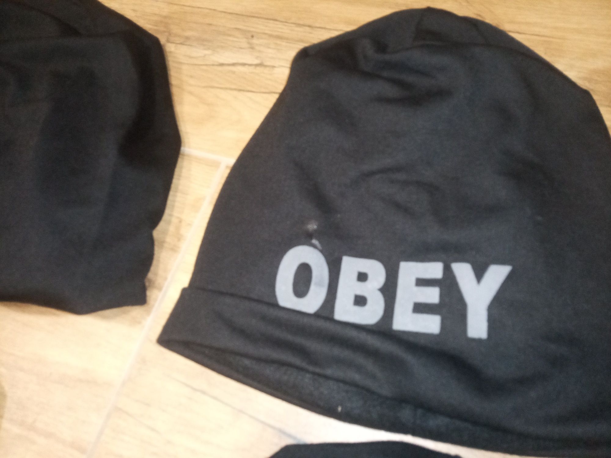 Шапки з написом OBEY китайські 19 шт