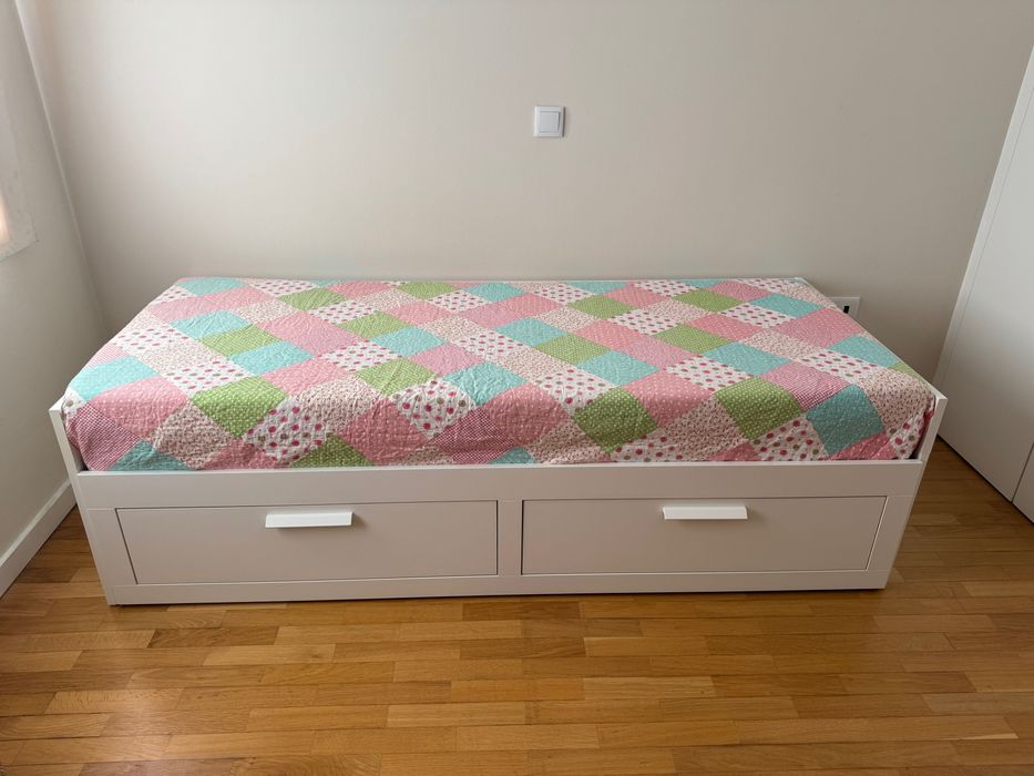 Cama branca Brimnes Ikea