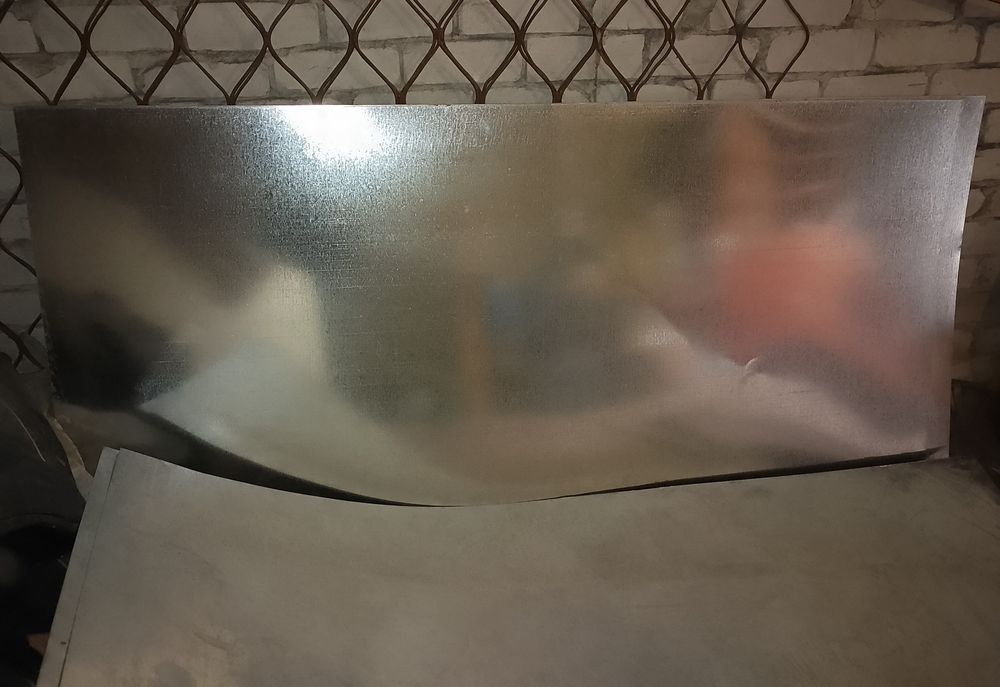 Оцинкованные листы. Размер 102 х 210 см. Толщина 0,9 мм.