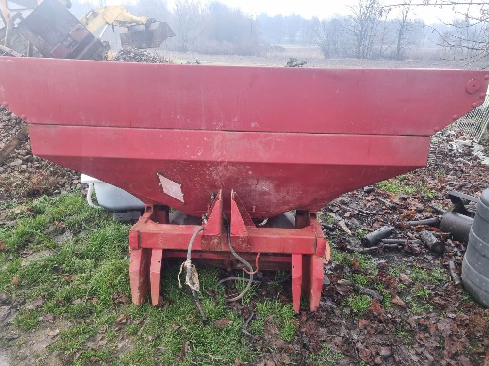 Rozsiewacz nawozów kuhn rouch