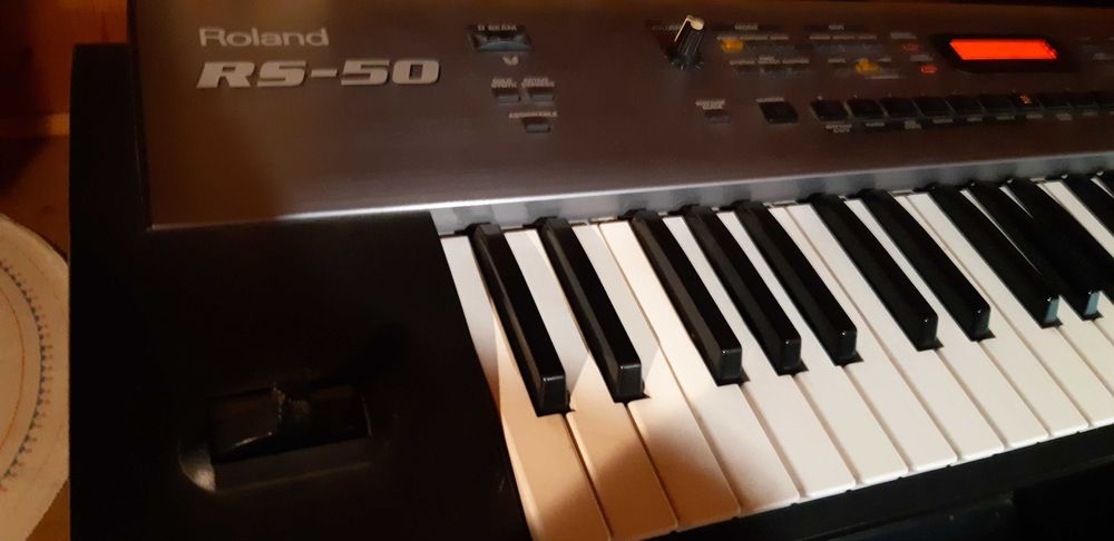 Syntezator Roland RS-50 + miękki futerał