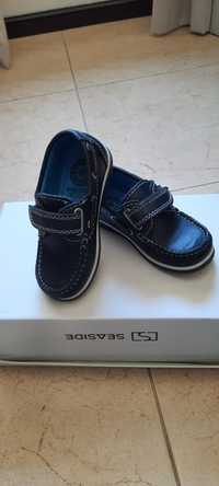 Sapatos azuis pablosky para menino tamanho 25