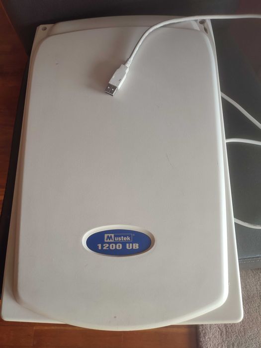 Mustek 1200 UB digitalizador