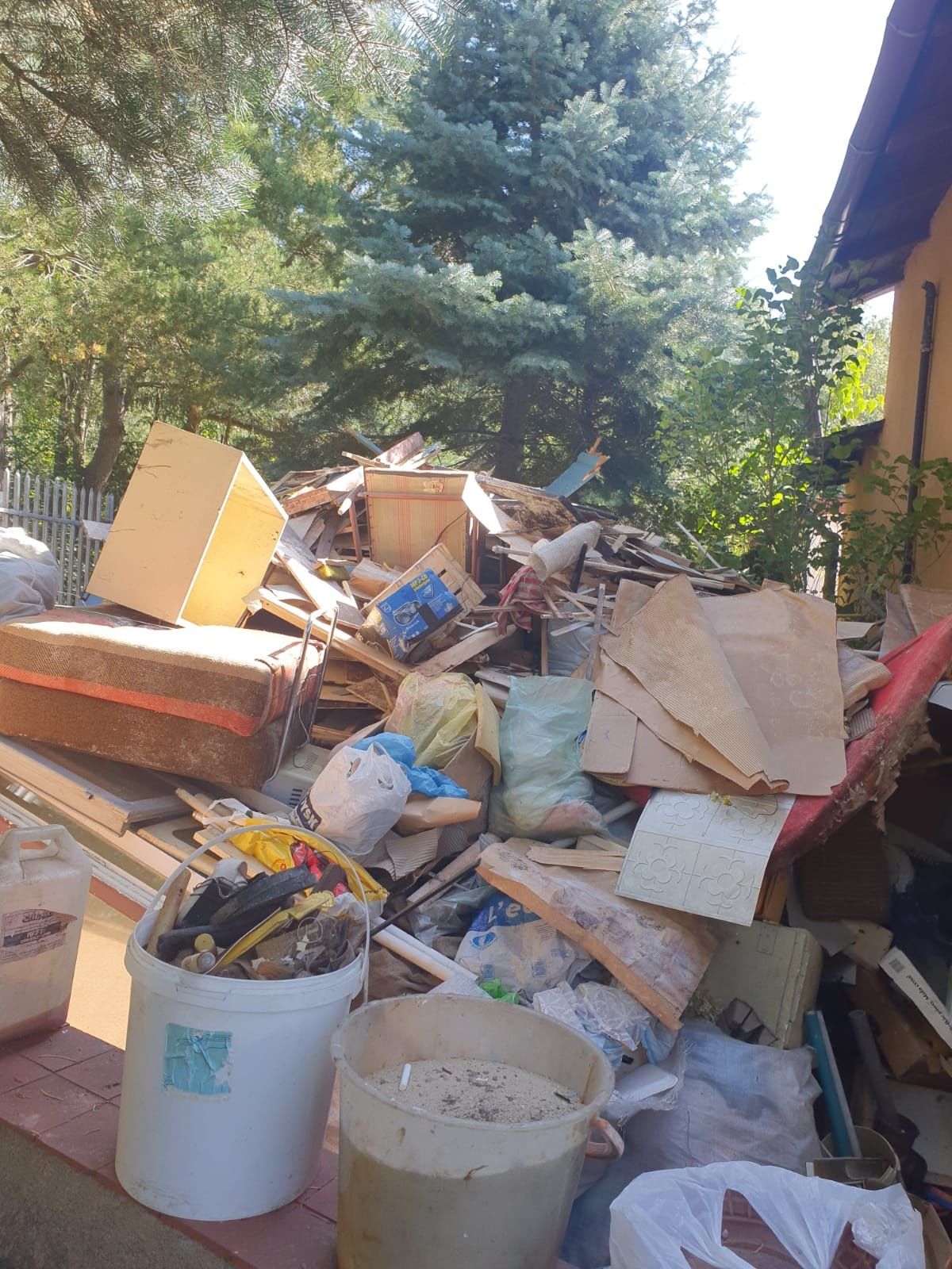 Sprzątanie posesji wywóz śmieci