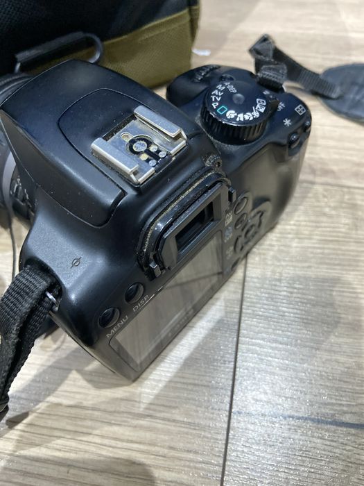 Aparat fotograficzny lustrzanka canon 1000D z pokrowcem torba