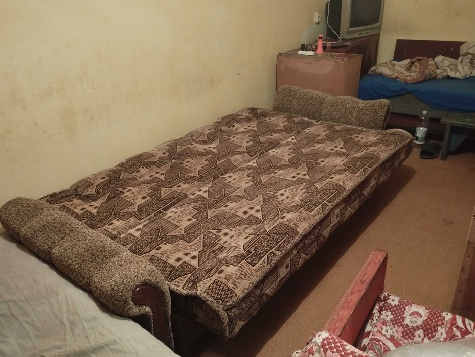 Продам диван бу в хорошем состоянии.