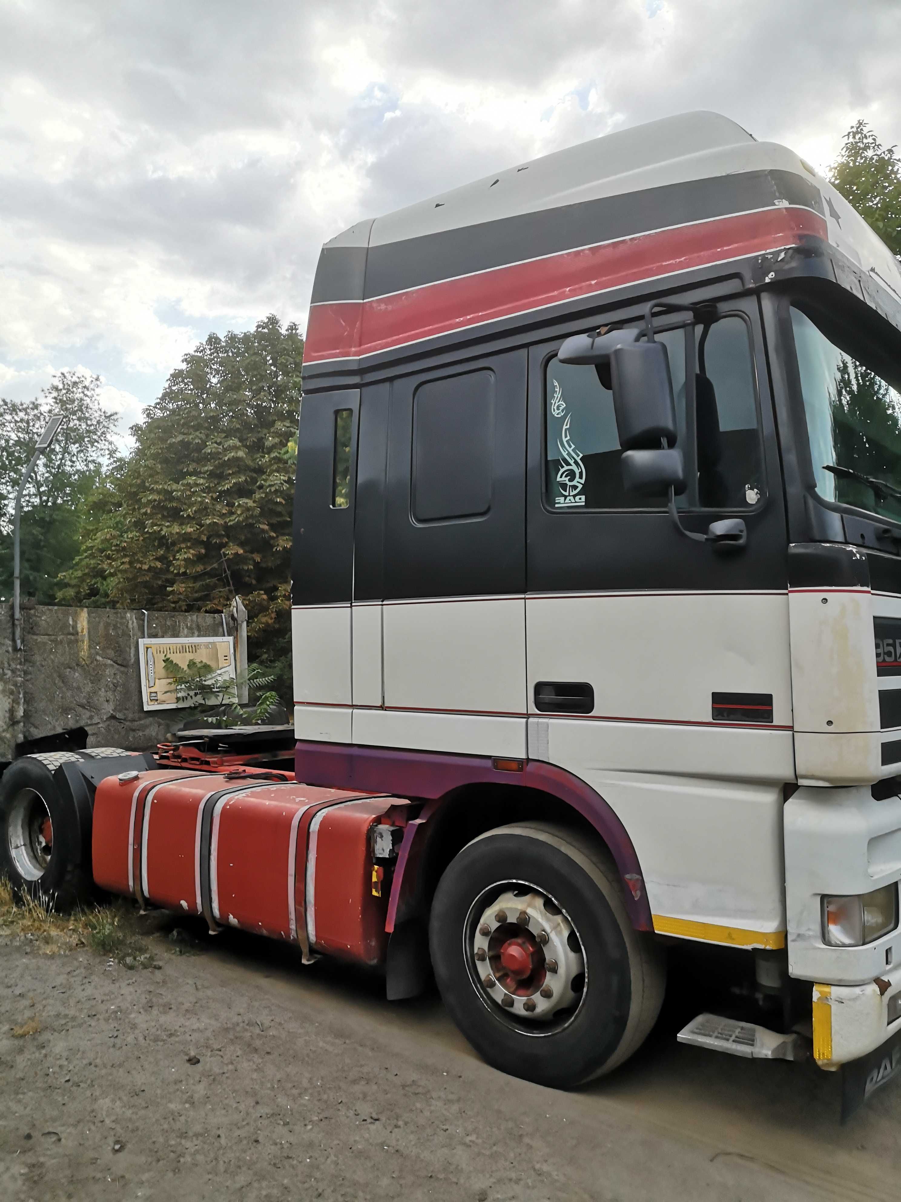 DAF XF 95 тягач 1998год