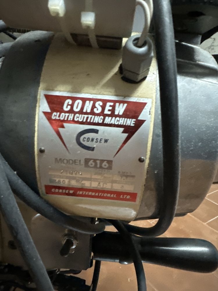 Maquina de corte a funcionar
