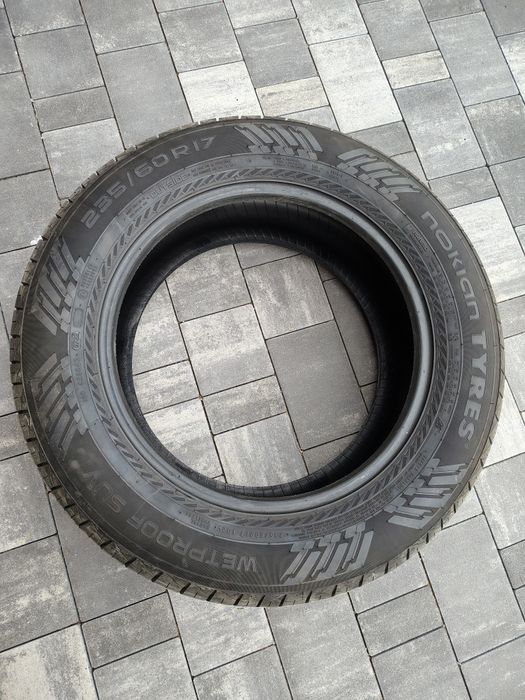 Opona Nokian tyres wetproof SUV lato 235/60R17