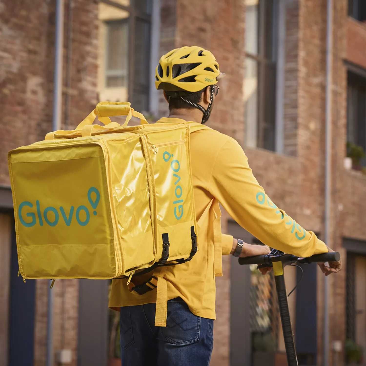 Mochila expansível Glovo com capa de chuva