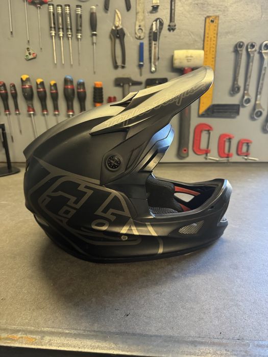 Vendo troy lee d3 como novo