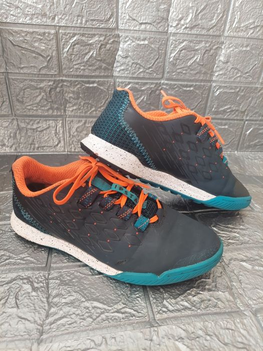 Кросівки легкі та зручні