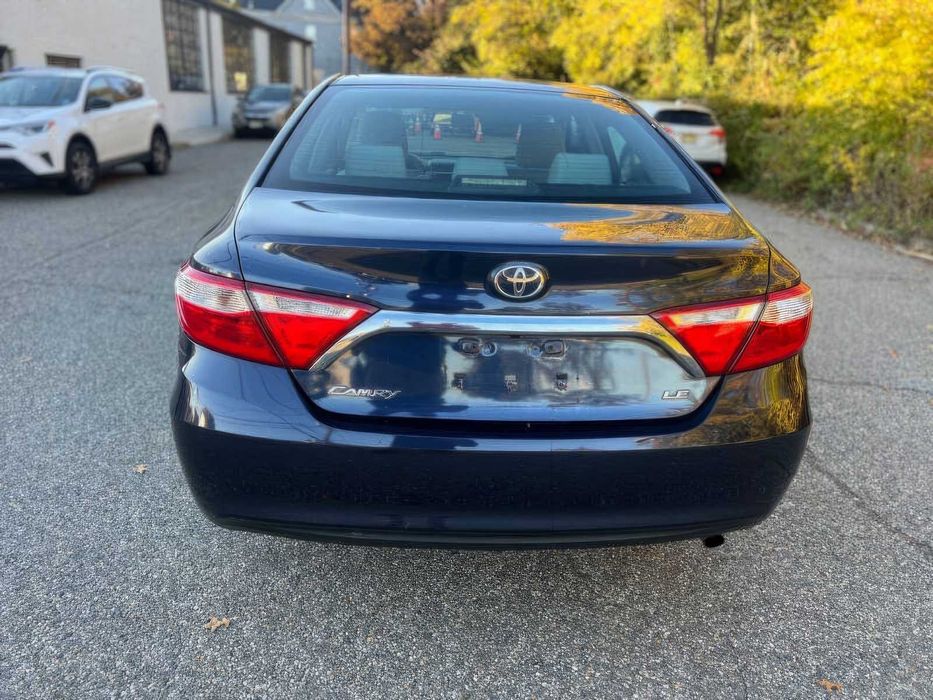 Toyota Camry LE      2015