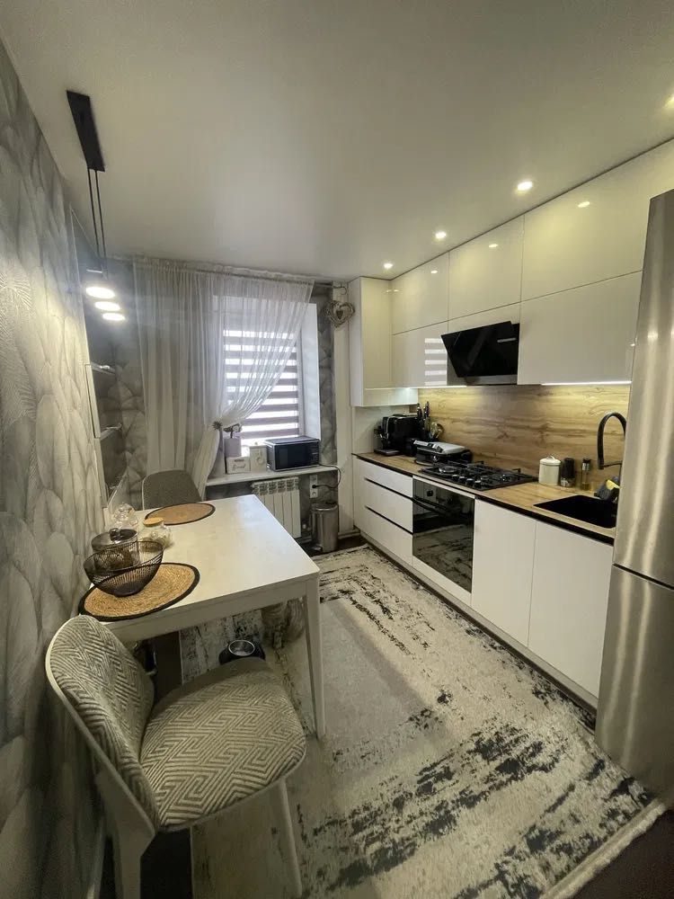 Продам 3 к квартиру в центрі ( район 5/5)