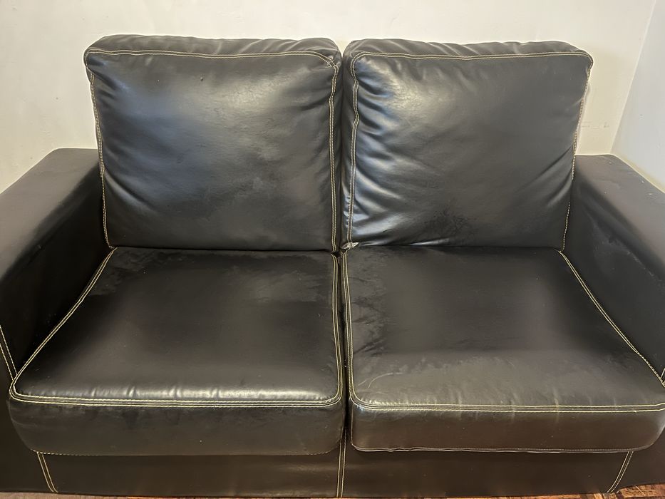 Conjunto de Sofas em couro preto em bom estado