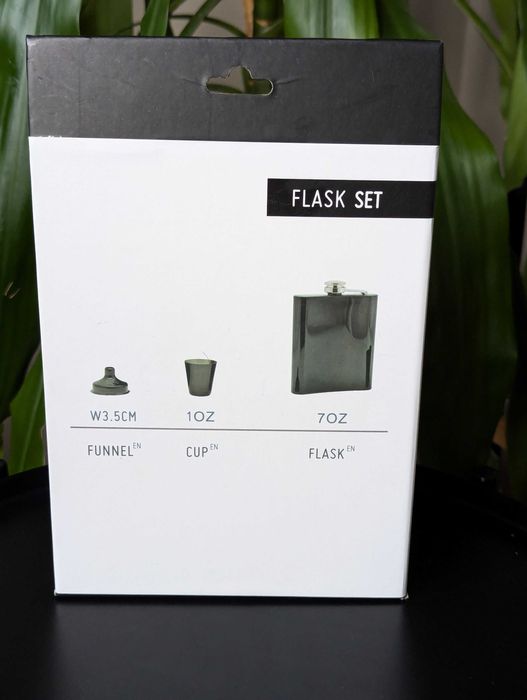 Zestaw piersiówka i kieliszki Dartington Flask Set Idealny na prezent