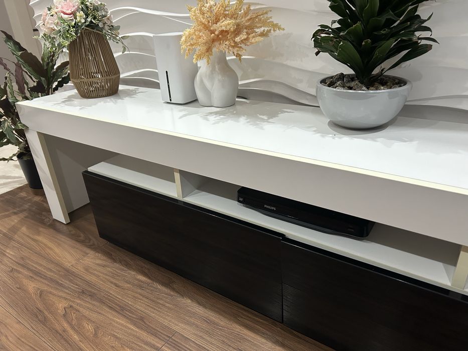 Szafka rtv biala + czarny połysk 200 cm