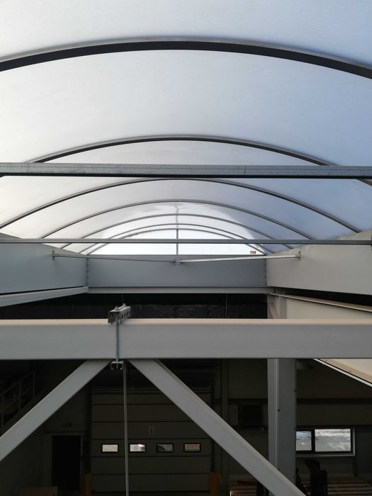 Czyszczenie fasad szklanych, witryn, mycie posadzek, szyb, okien.