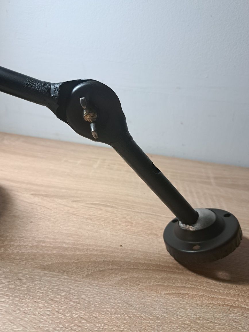 Zabytkowa lampa samochodowa.