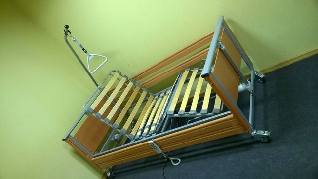 Profesjonalne łóżko rehabilitacyjne, medyczne Elbur PB 326 z pilotem
