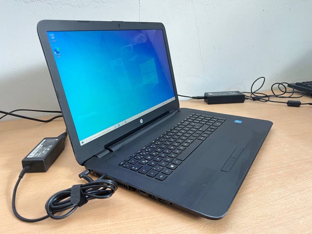 Ноутбук HP 17 / Celeron N3060 / 4 ГБ / 700 ГБ HDD