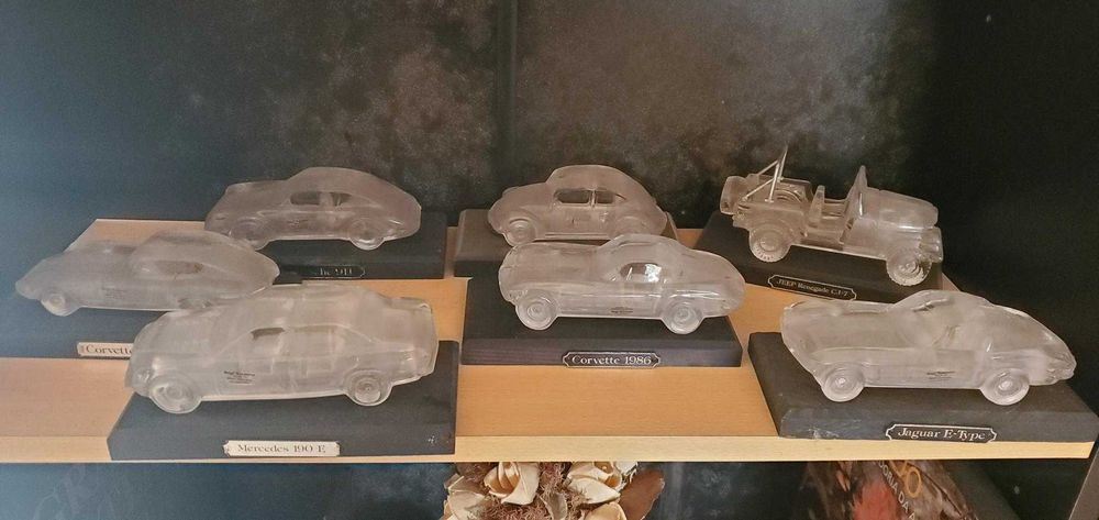 Vendo vários carros de cristal da Casa alemã Hofbauer, em bom estado.