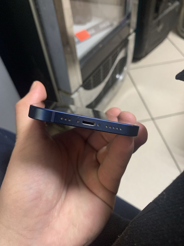 Iphone 12.