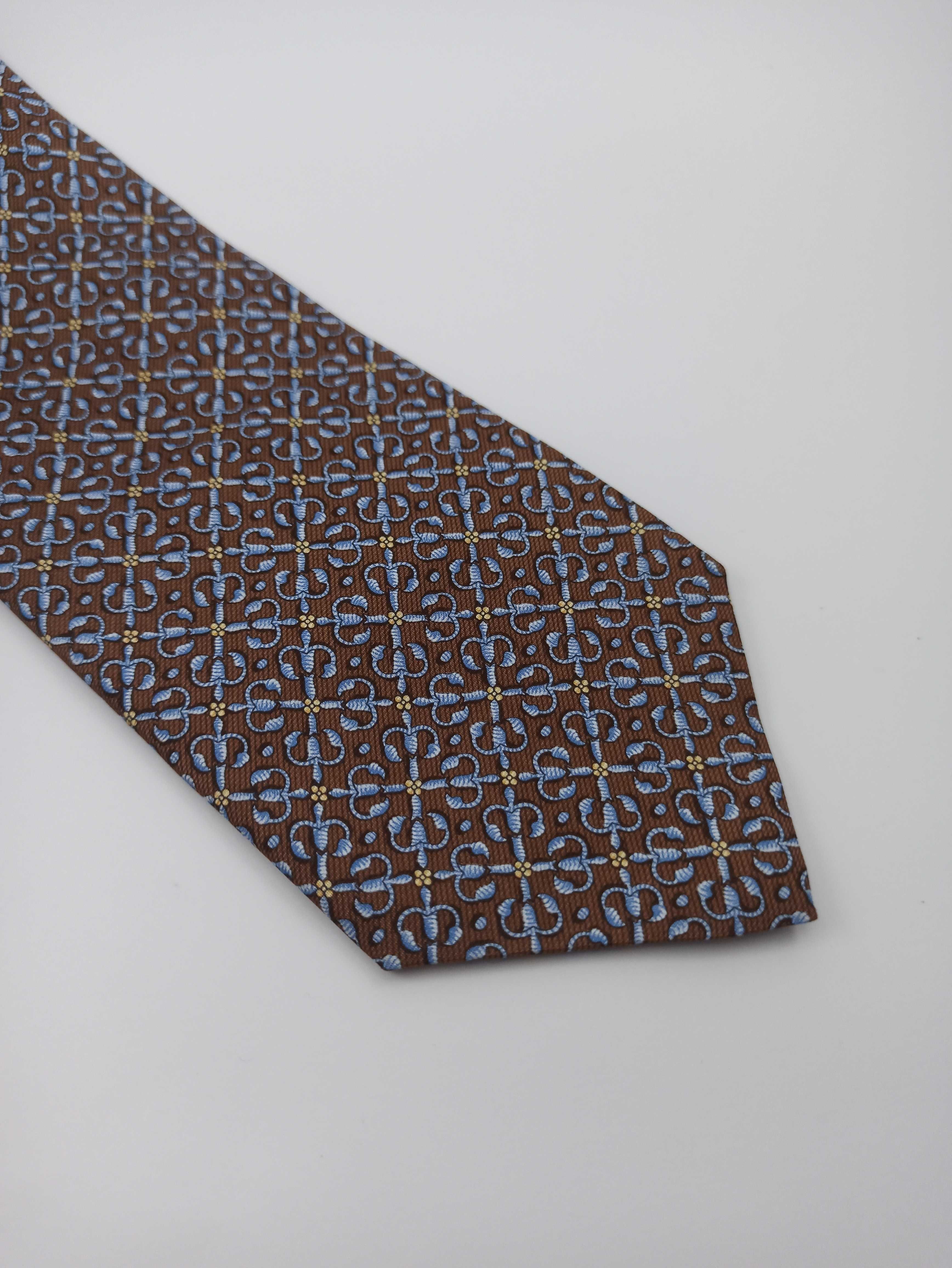 Brązowy włoski jedwabny krawat we wzory