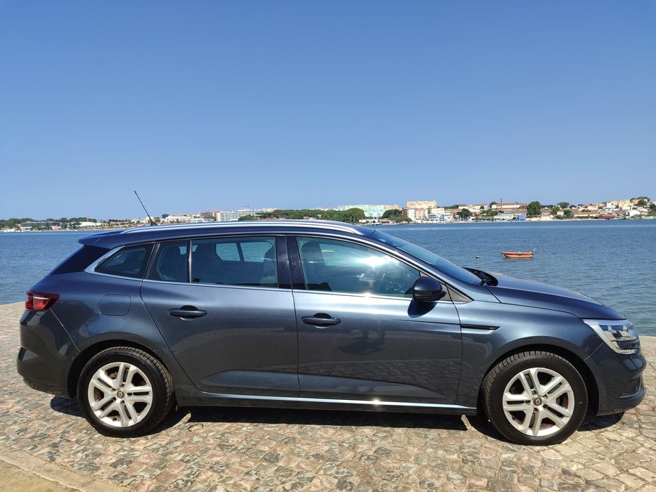 Renault Megane sport tourer 1.5 dci blue intense