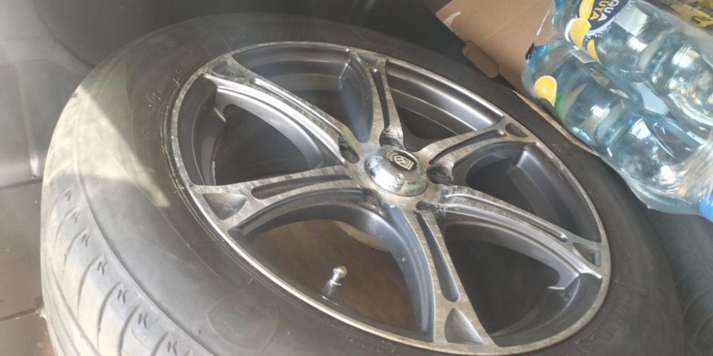 Sprzedam opony z felgami 205 55 r16