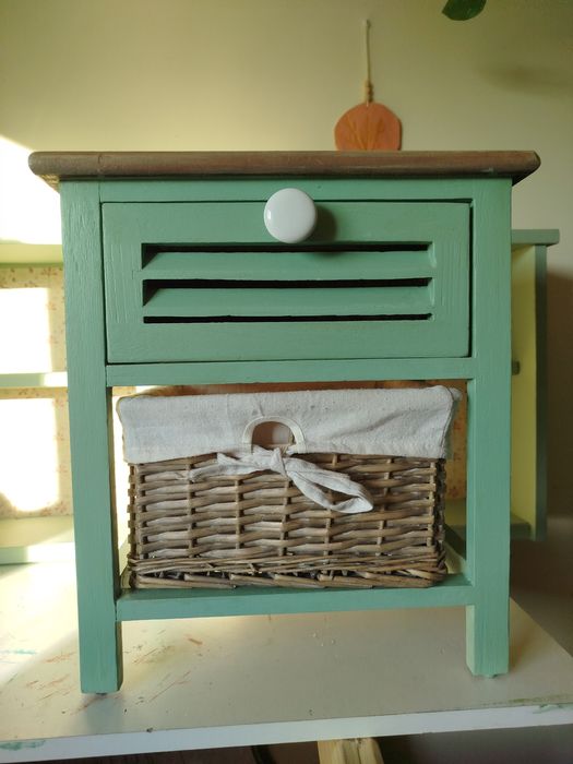 Mesinha de cabeceira ou auxiliar