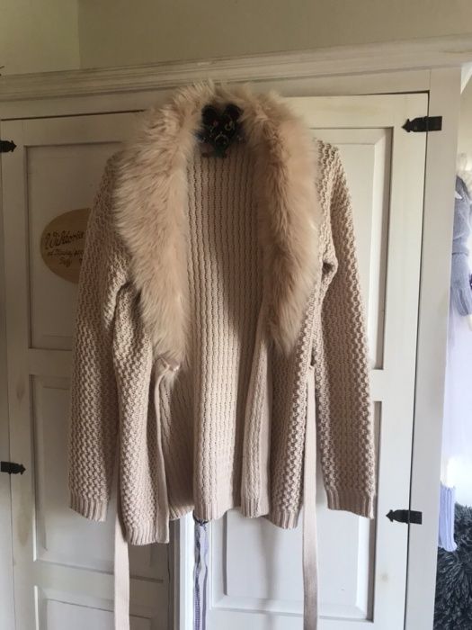 Sweter, narzutka z futerkiem Orsay