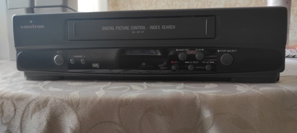 Vendo Televisão, Leitor DVD, Leitor cassetes e colunas