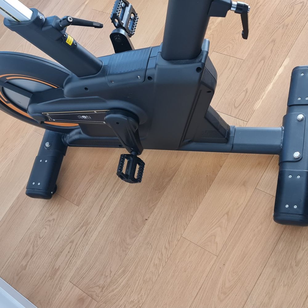 Rower stacjonarny treningowy spinningowy