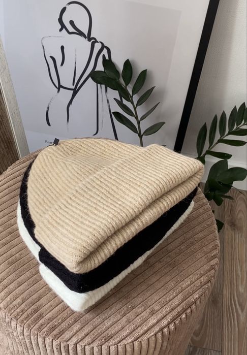 Тепла шапка zara чорна молочна бежева / теплая шапка молочная черная