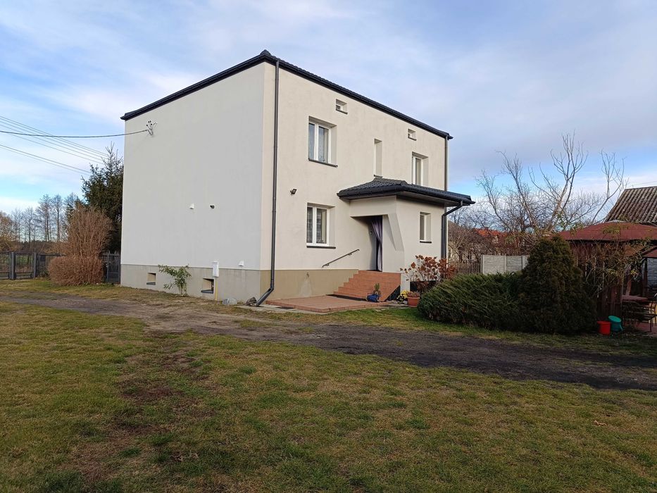 Siedlisko z domem po termomodernizacji w miejscowości Bielino