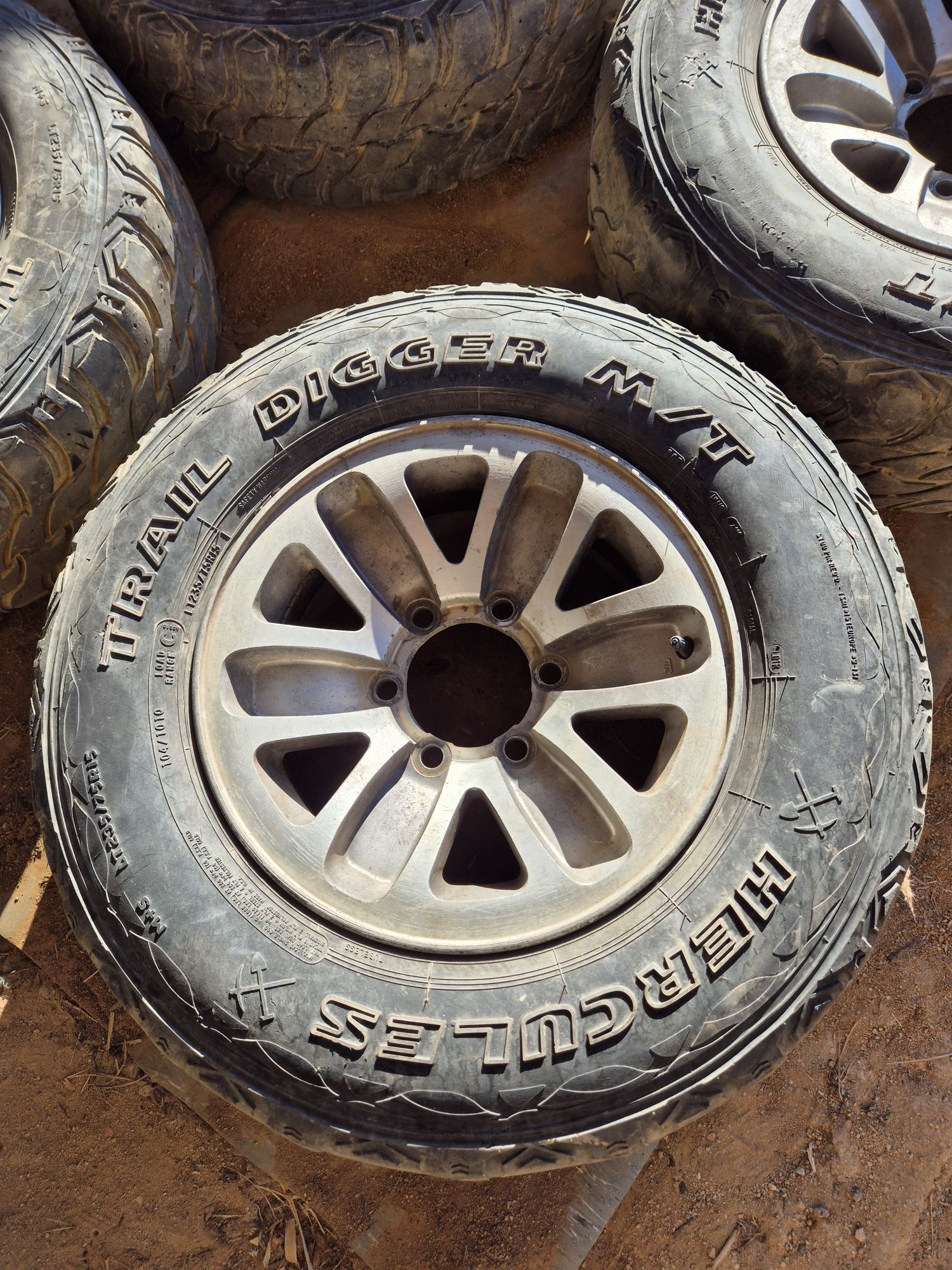 Jantes com pneus pajero