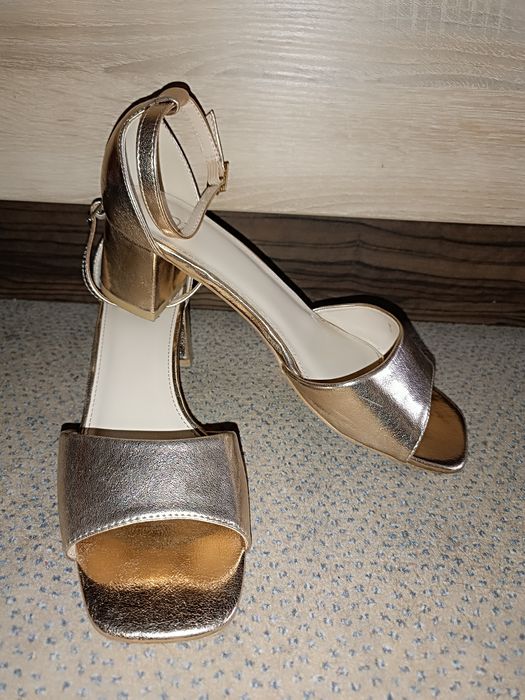 Босоніжки р.41..