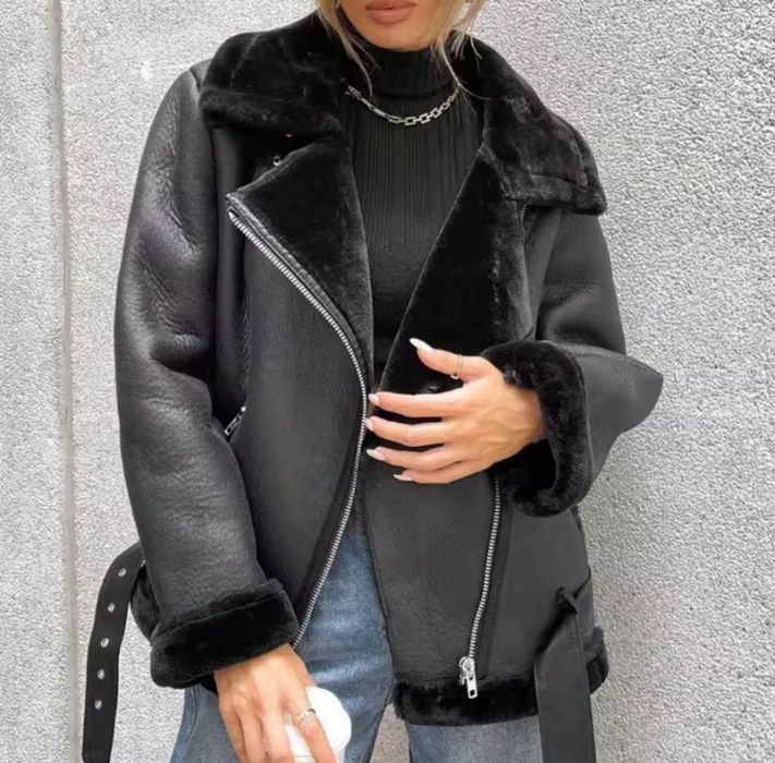 Дублянка ZARA чорного кольору