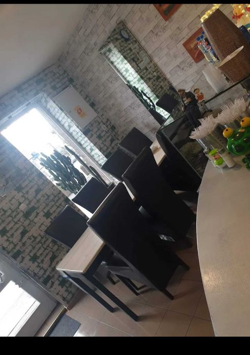 Stół +krzesła    .