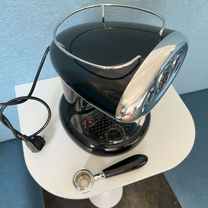 Máquina café modelo ILLY by Luca Trazzi