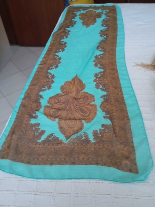 Écharpe longa nunca usada