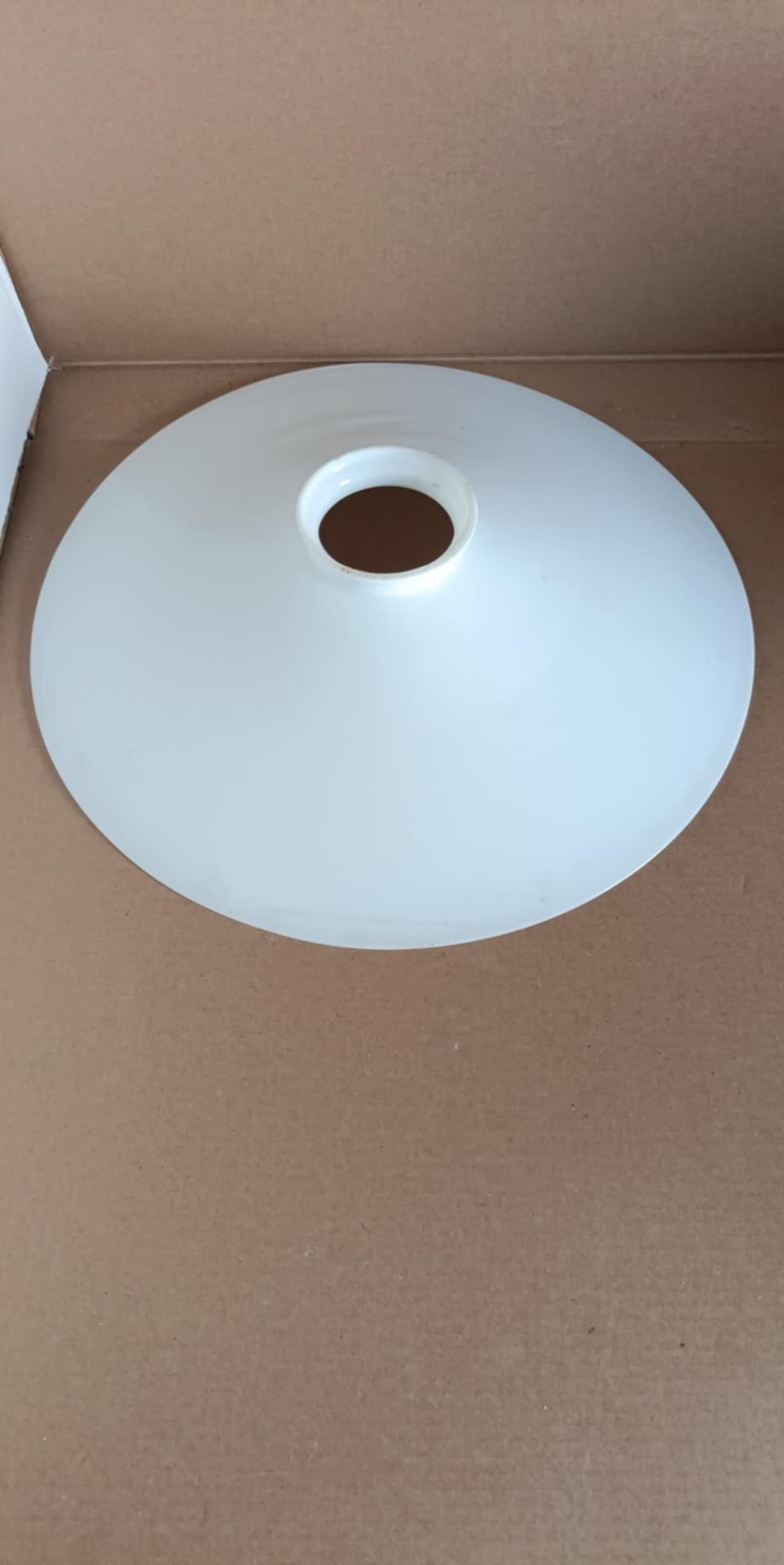Abajour Prato de vidro para tecto coalhado branco
Disco vintage
Opali