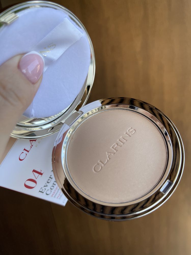 Puder w kompakcie Ever Matte Compact Powder Clarins 04 medium